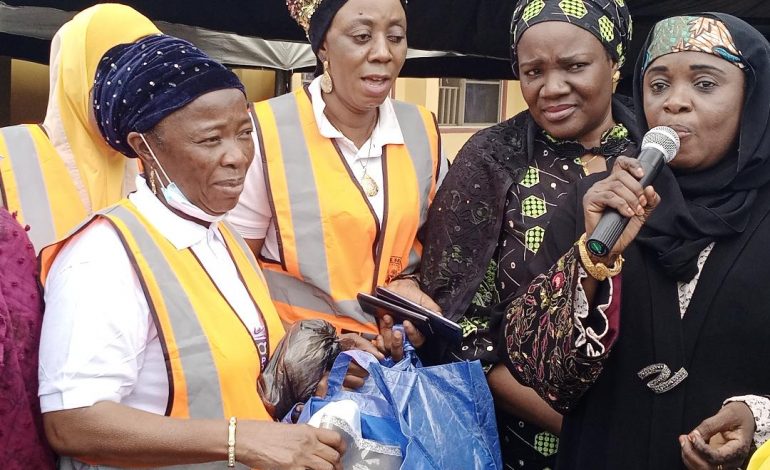 Senator Ibrahim Oloriegbe’s Wife Donates Neonatal Equipment To PHC In Ilorin, Distributes Free ‘Mama Kits’ To Pregnant Women