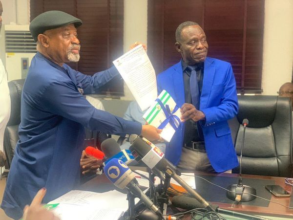 FG Takes Steps To ‘Stifle’ ASUU, Presents ‘Certificate of Registration’ To CNUA, NAMDA