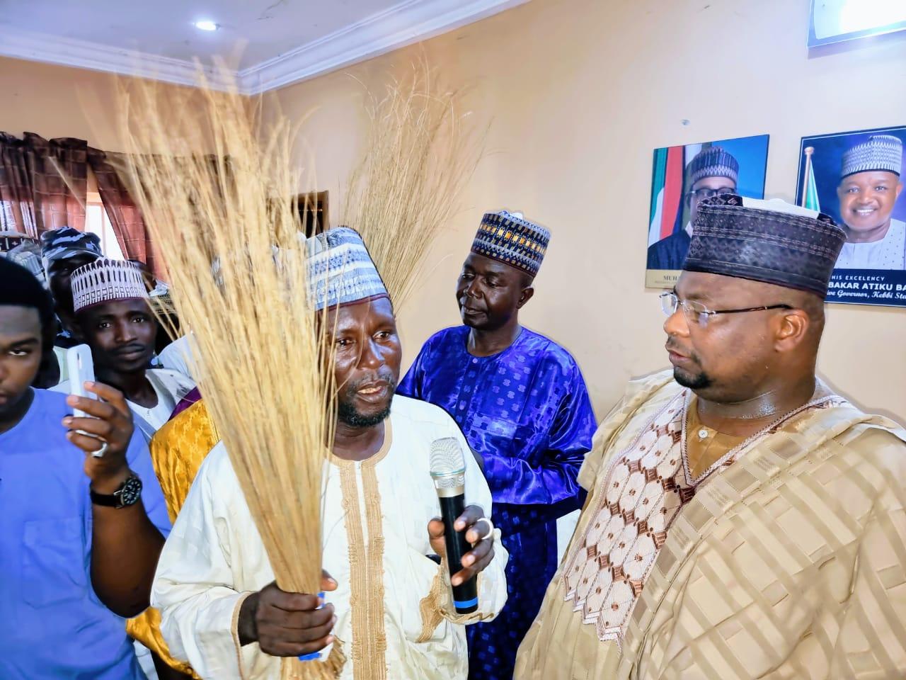  Hundreds Of PDP Members Leave Party For APC In Kebbi