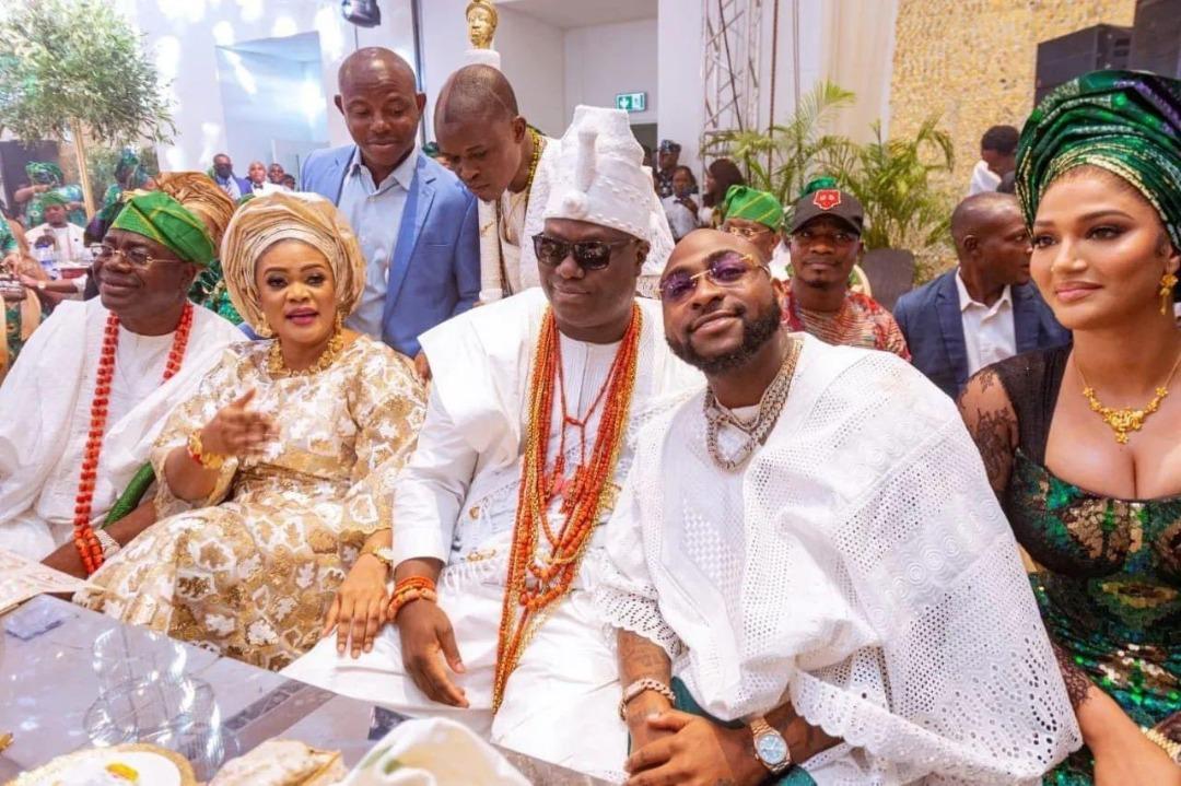 Picture Of Ooni  Adeyeye Ogunwusi With Davido And Chioma Becomes A Meme