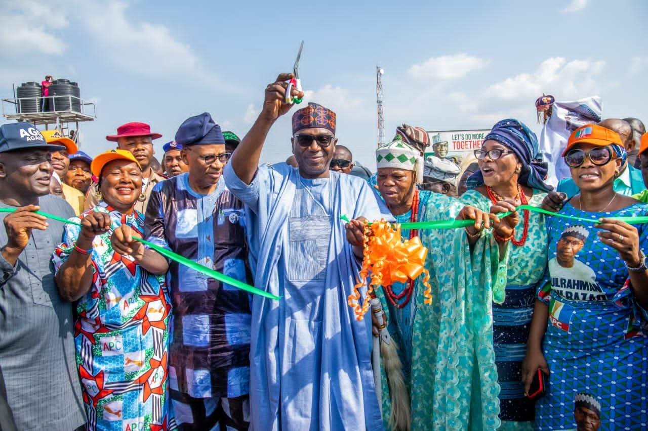 Gov Abdulrazaq Inaugurates Osi-Obbo-Aiyegunle Road Project…He Has Broken  50-Year-Old Jinx –OADU