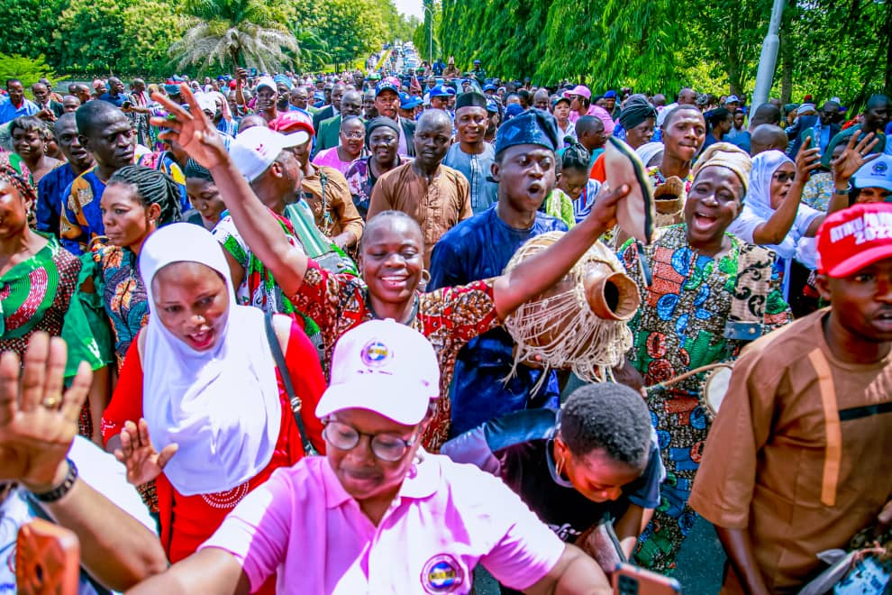 Judicial Victory:  Gov Adeleke  Receives Hero’s Welcome At State Secretariat, Says ‘Distractions Are Over’