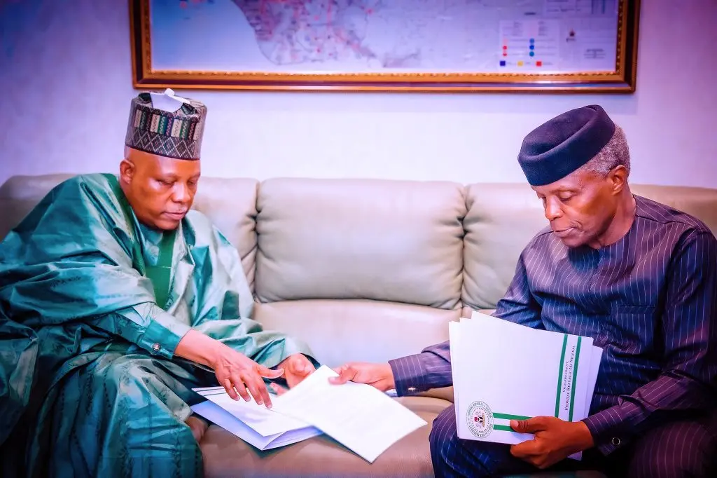 In Pictures: Osinbajo Takes Shettima On Guided Tour Of Official Residence