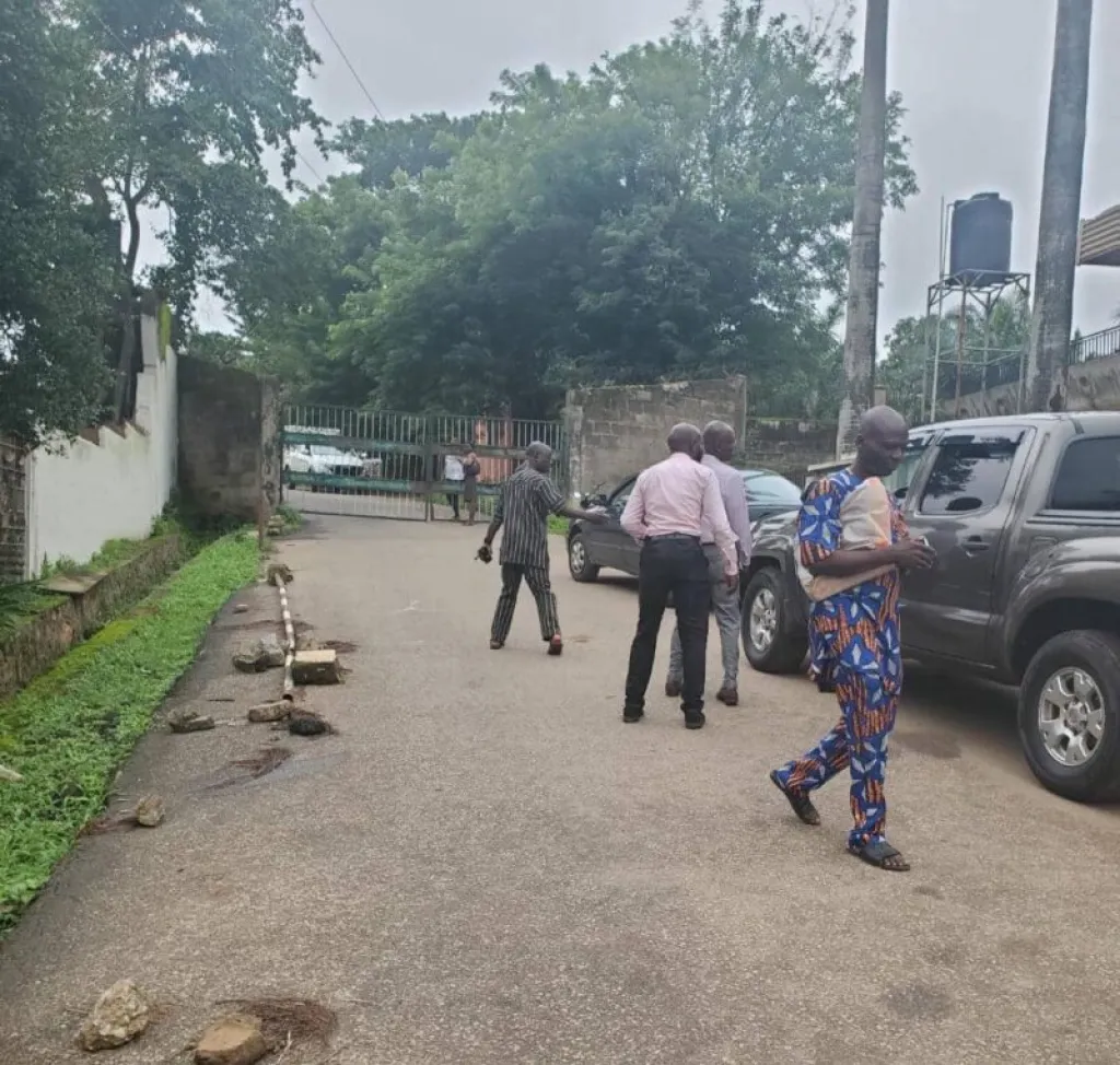 Day 2 : Protesting Oyo Workers Assault ‘Unwilling’ Colleagues In Ibadan