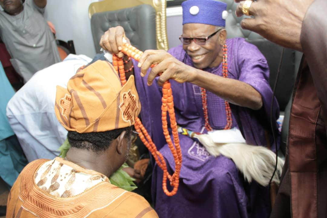 In Pictures: Bamidele Babatunde Becomes Mayegun Of Inisha…Oba Joseph Oyedele, IDU President, Others Speak Highly Of Him