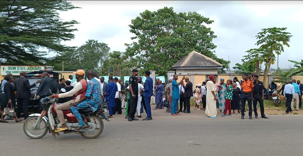 Osun Judicial Workers Lay Siege To Chief Judge’s Office In Osogbo, Accuse Justice Adepele Ojo Of Highhandedness