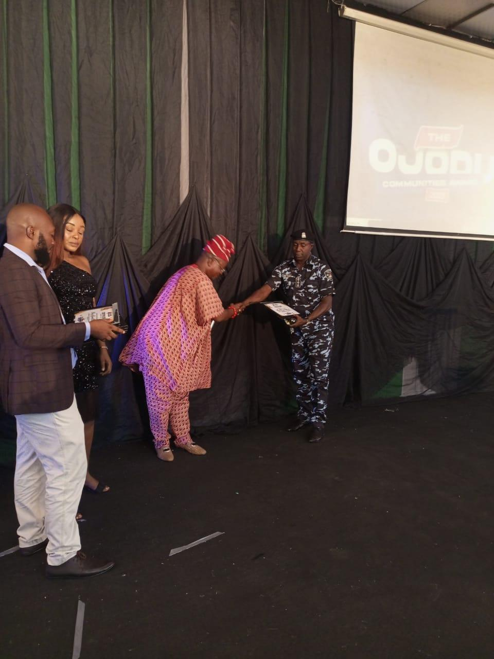 Glitter Success Limited CEO, Bamidele Babatunde, Honoured With ‘Philanthropist Award’ In Lagos   