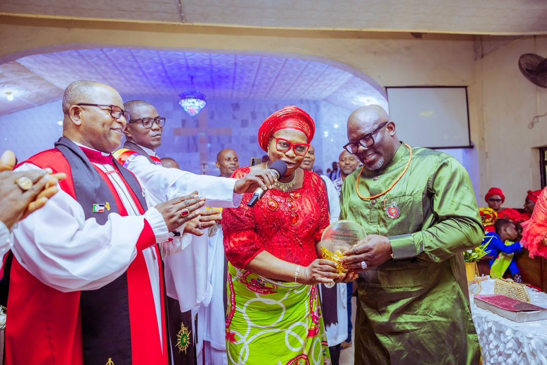 Anglican Church Honours Gov  Oborevwori With  ‘Defender Of Faith’ Award  