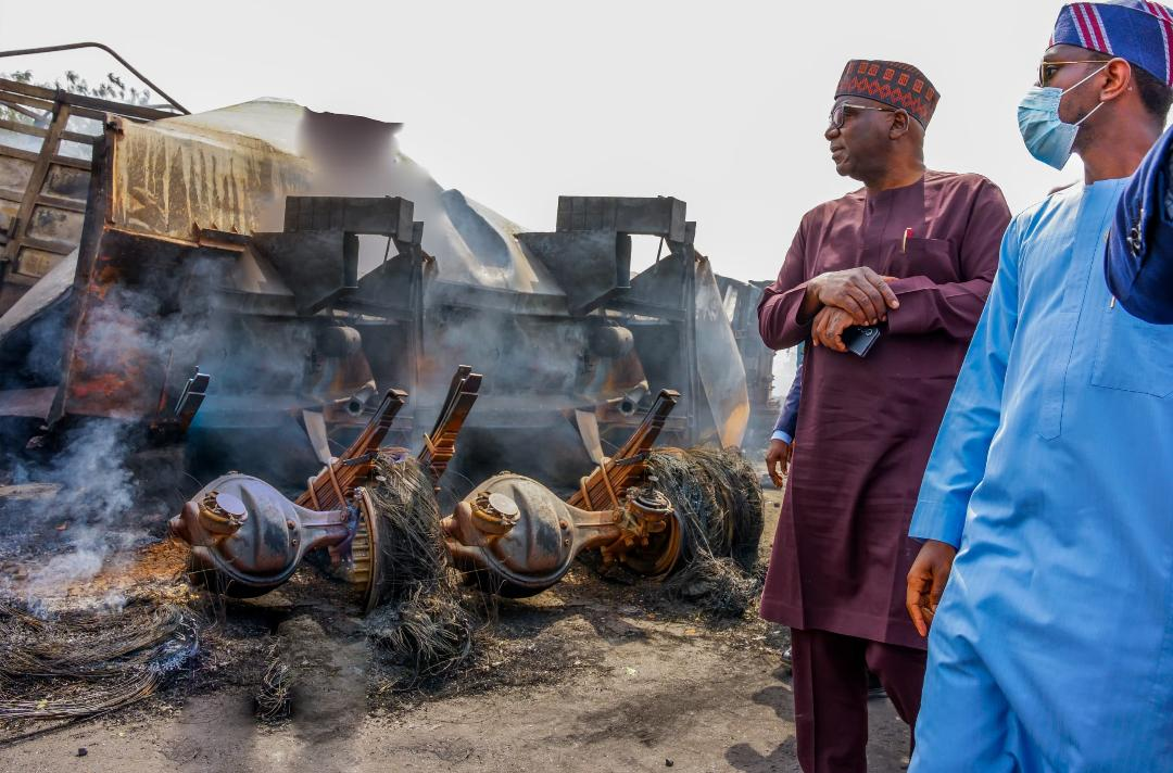 Kwara Governor  Gives Road Users  Road Safety Advice During Visit To Oko-Olowo Expressway Accident Scene, Pays Sympathy Visit To Edun