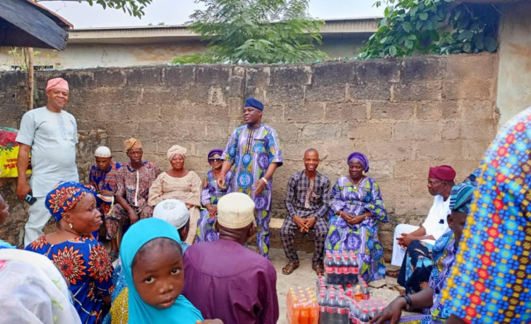 Senator  Lere Oyewumi Attends Ward Meeting In Ikire, Promises More Dividends Of Democracy