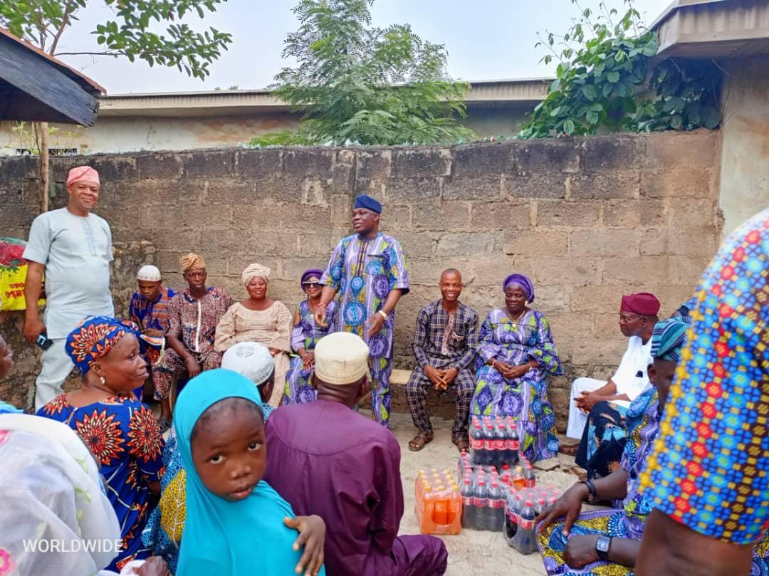 Senator  Lere Oyewumi Attends Ward Meeting In Ikire, Promises More Dividends Of Democracy