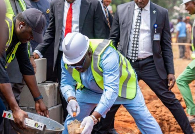 Commissioners Quarters : Gov Oborevwori Lays Foundation Stone Of 8 New Duplexes In Asaba