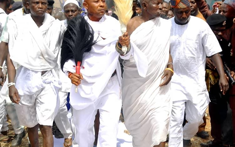 Ifon Osun : Ọba Peter Oluwole Leaves Ipebi, Arrives At Olufon’s  Palace For The 1st Time As Monarch