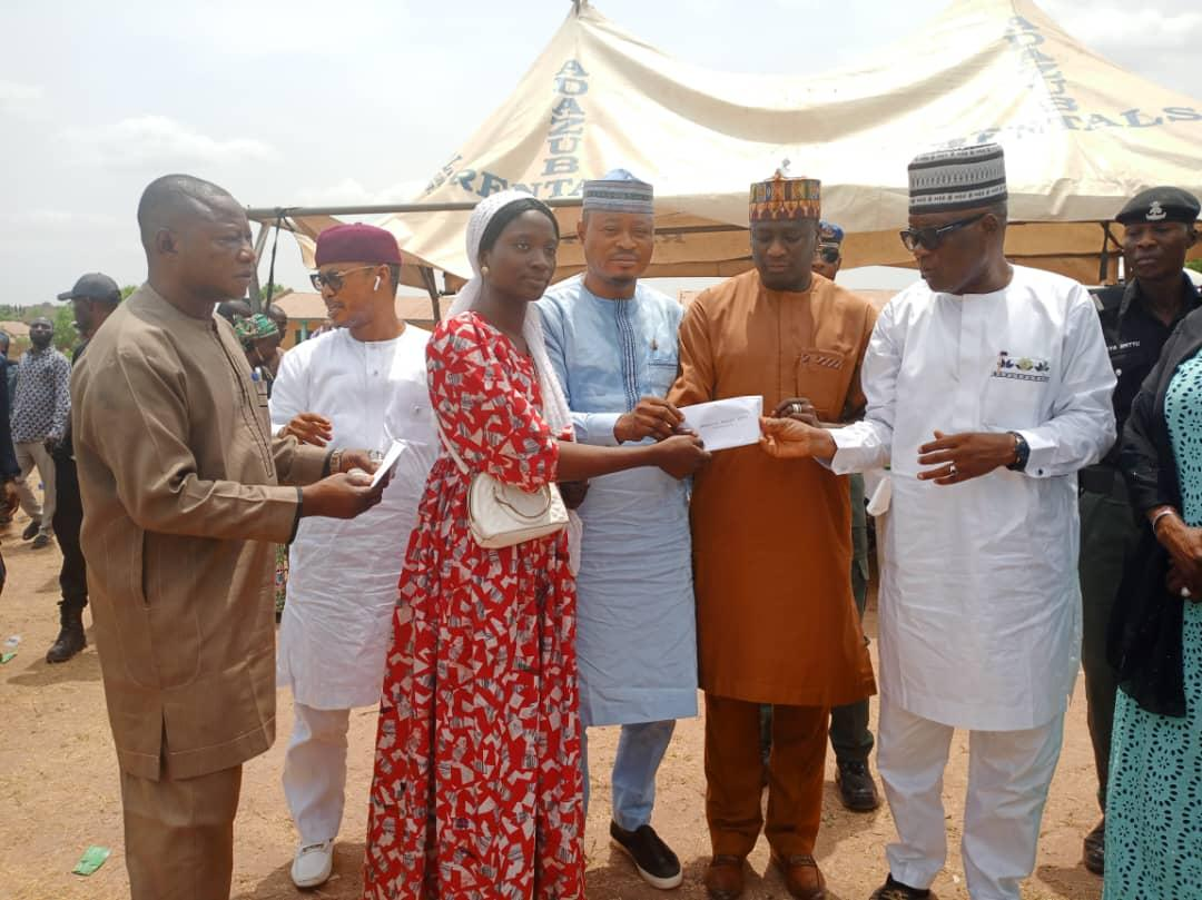 Speaker Danladi , Ishowo, Buraimoh, Wasiu Tejidini, Other Kwara APC Bigwigs In Attendance As Aishat Olatundun Gives Cash Assistance To 500 Constituents In Ilorin