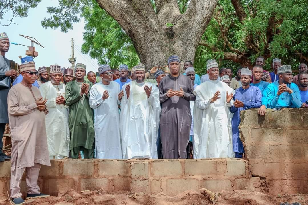 Saraki Visits Late Rafiu Ibrahim’s Grave In Ilorin, Pays Condolence Visit To His Family