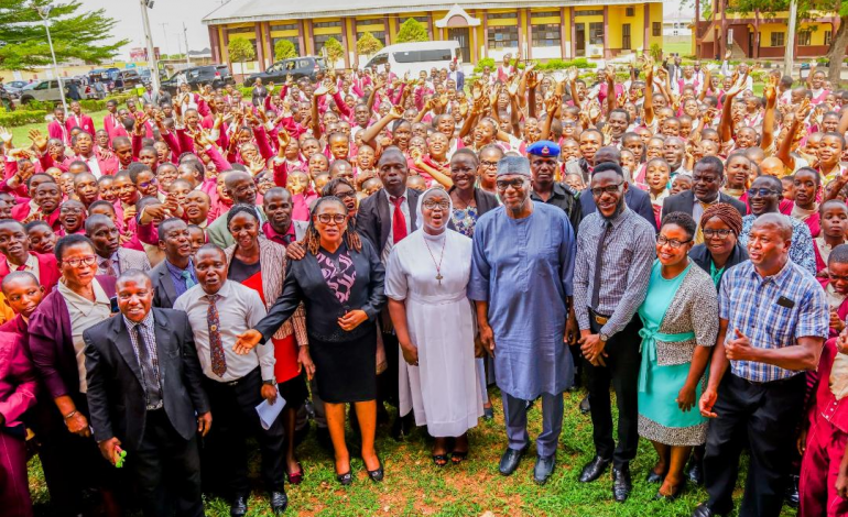 2024 UTME : Gov AbdulRazaq Visits School That Produced 35 Students Who Got Above 300 In Ilorin