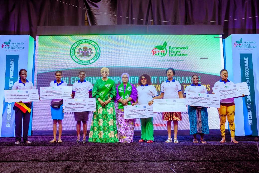 1,000 Women Receive N100,000 As Remi Tinubu Flags Off RHI Grants In Delta