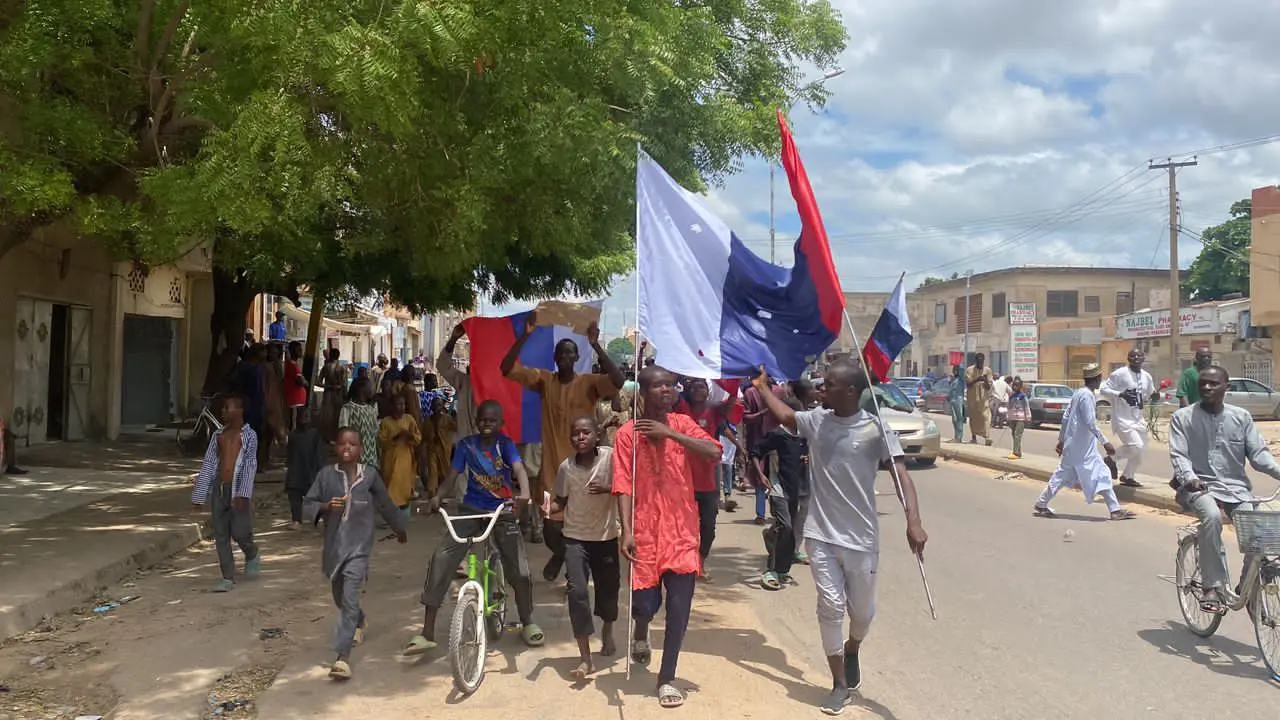 Hunger Protests: Protesters Wave Russian Flags In Kano, Kaduna , Other Cities…Force PRO, Defence Chief Fume, Promise ‘Drastic Action’…We’ve Nothing To Do With It-Russian Embassy 