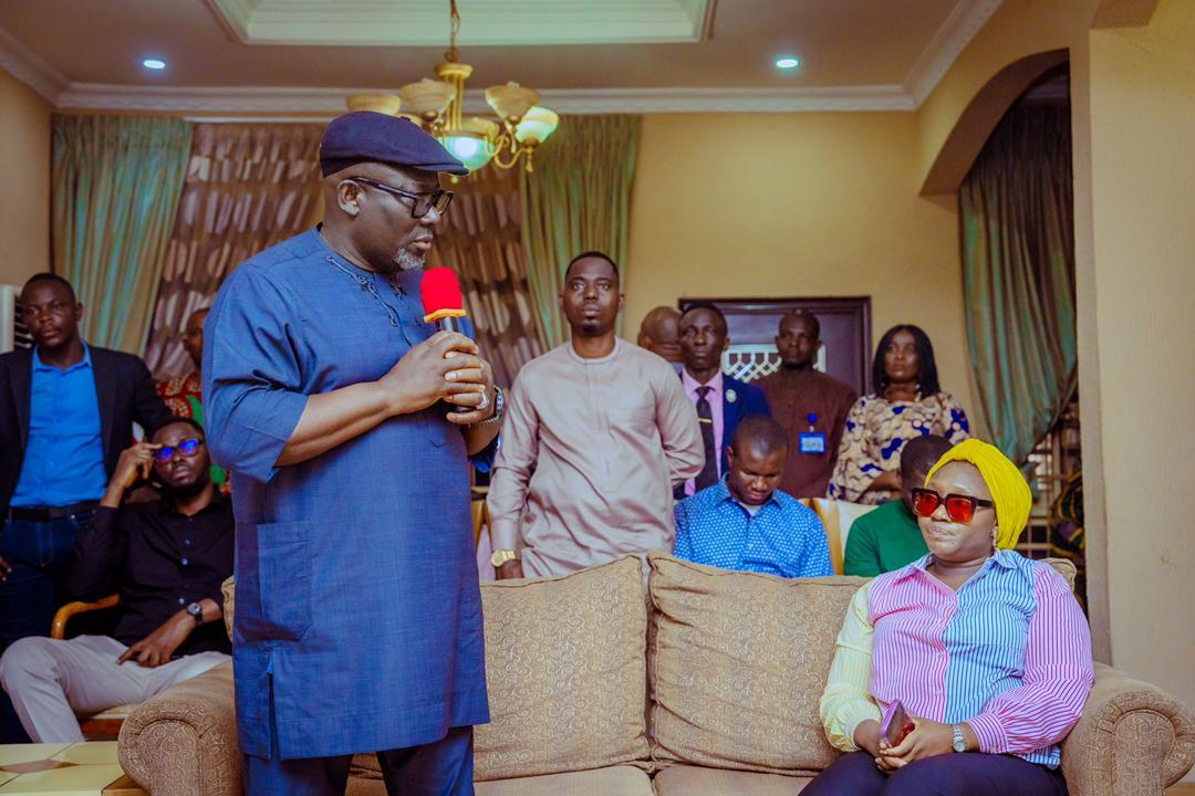 Gov Oborevwori Pays Condolence Visit To Utuama Family In Udu LG