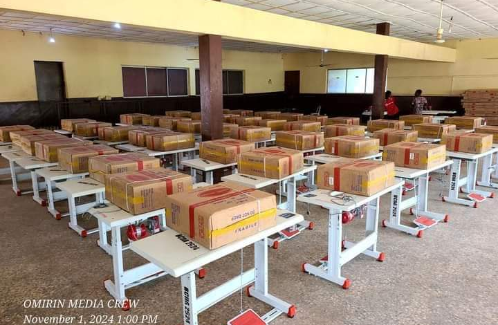 Rep Sanya Omirin Commended As 100 Constituents Receive Sewing Machines, N5m Startup Capital In Ijesha South