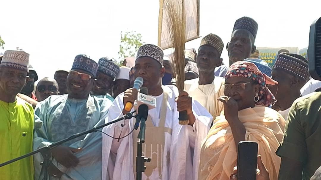 Kebbi PDP Bigwigs Among New APC Members As Gov Idris Receives Defectors Into Party In Kalgo, Jega, Aliero LGs