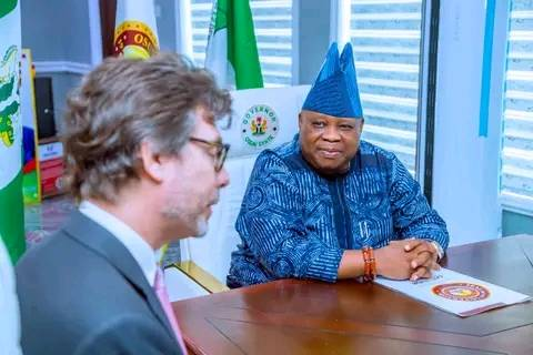 Gov Adeleke Raises Alarm About Threat To Democracy During British High Commission Officials’ Visit To Osogbo