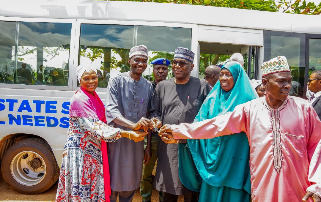 Students, Teachers Excited As Gov AbdulRazaq Presents 2 Coaster Buses To High Schools In Ilorin