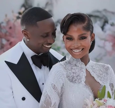 Juma Jux Presents Bouquet Of Flowers To  Priscilla Ojo As She Returns To Tanzania With Rakeem