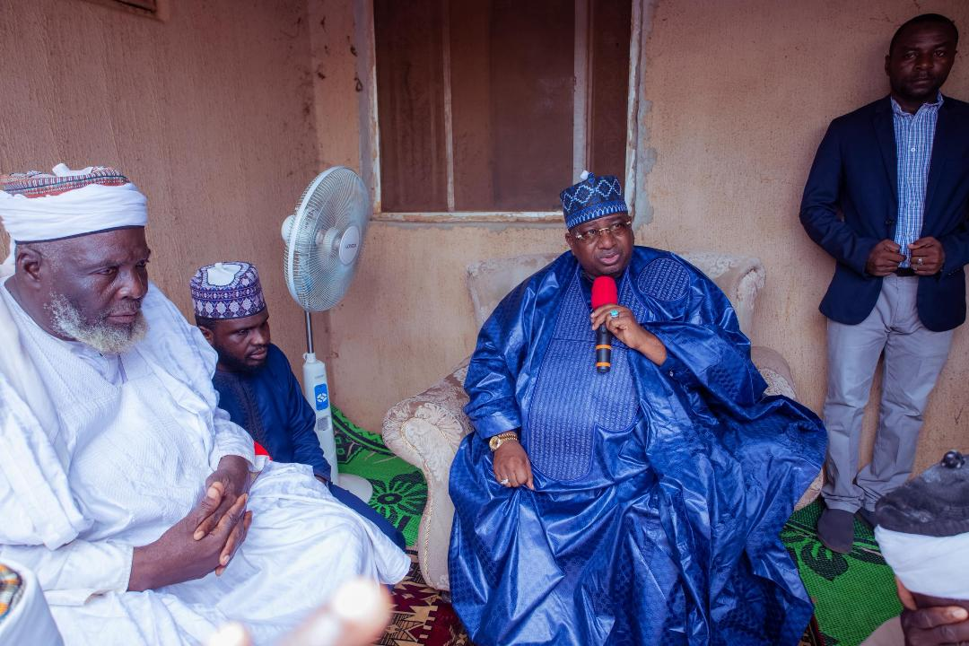 Gov Idris Pays Condolence Visit To Tukur Kola Family In Birnin Kebbi