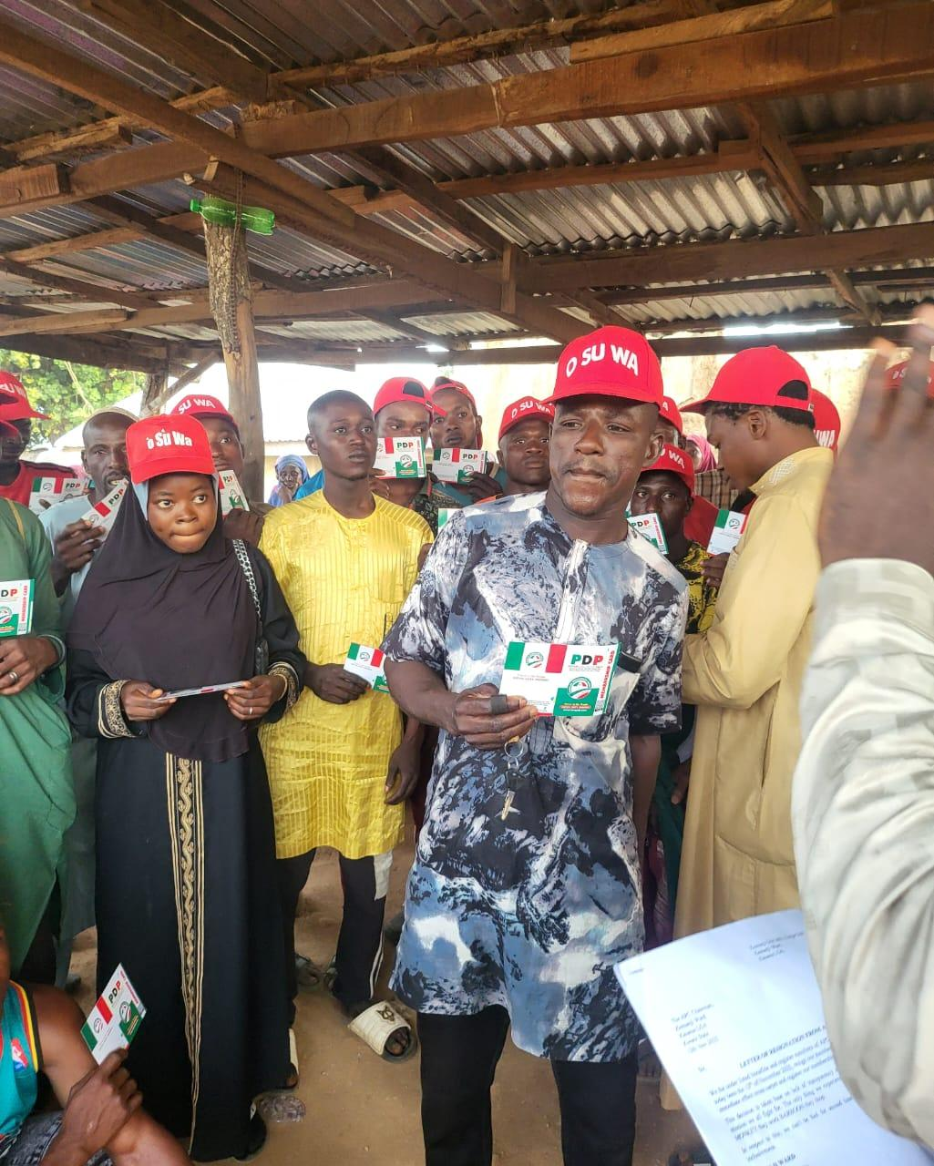 Kwara APC Members Leave Party For PDP In Kaiama LG