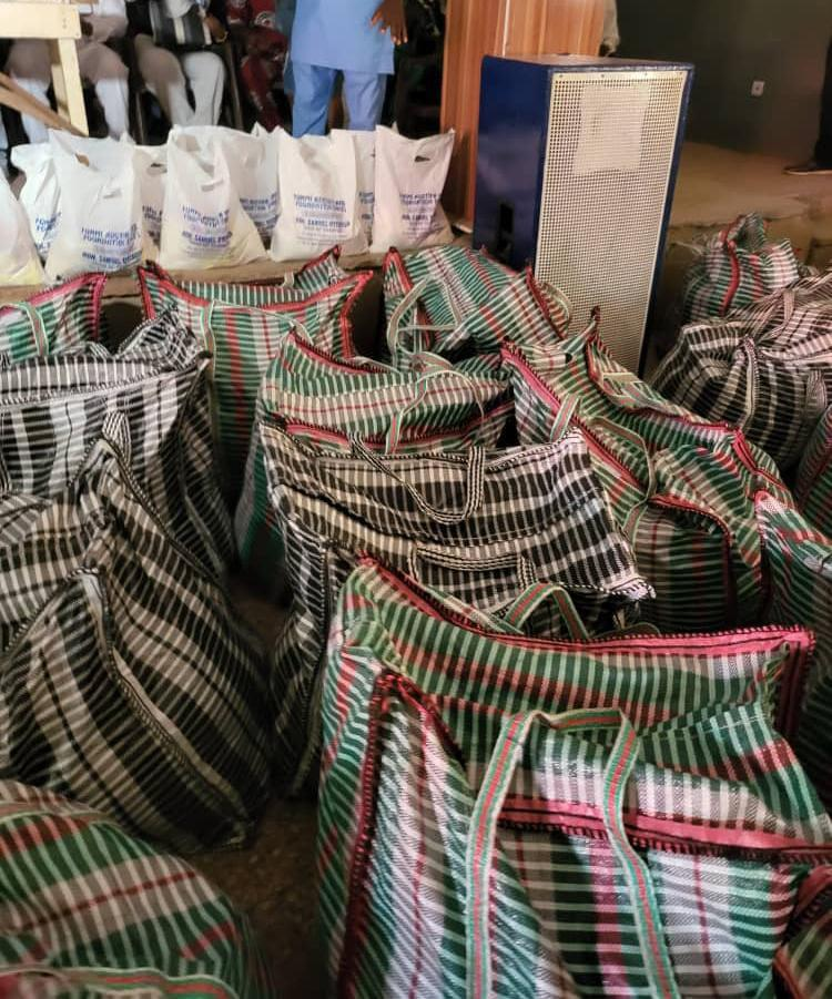 Xmas: Samuel Oyedotun Distributes Food Parcels, Cash Assistance To Ife Federal Constituency Residents, Praises Gov Adeleke’s Devt Strides