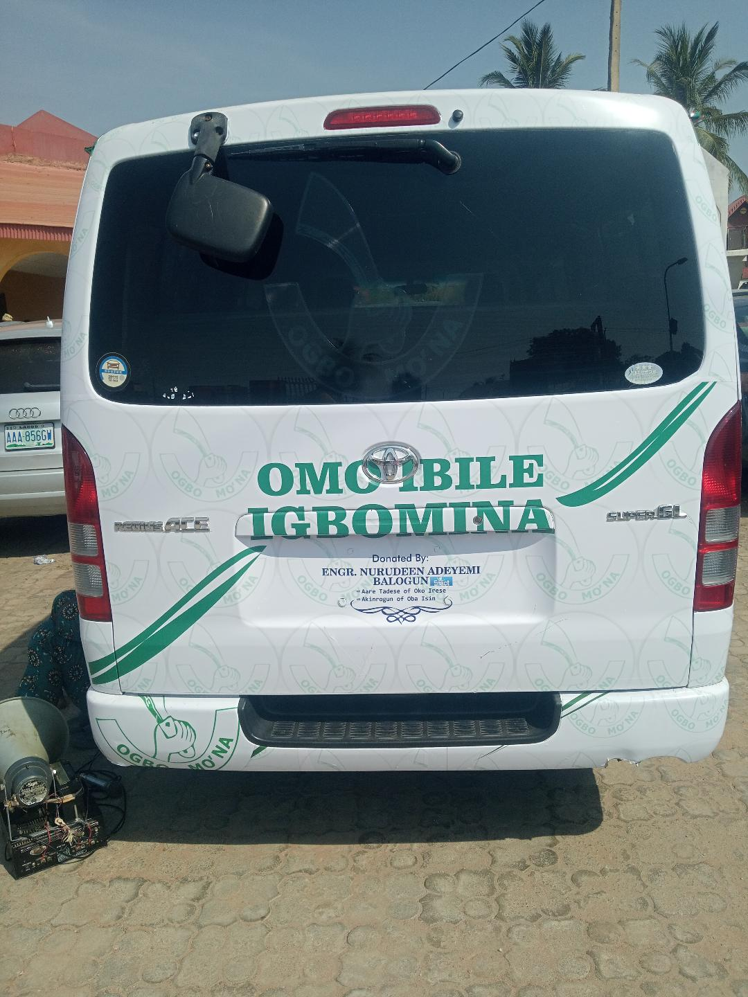 Omo Ibile Igbomina: Nurudeen Adeyemi’s Bus Donation Earns ‘Intentional’ Prayers From Igbomina Monarchs