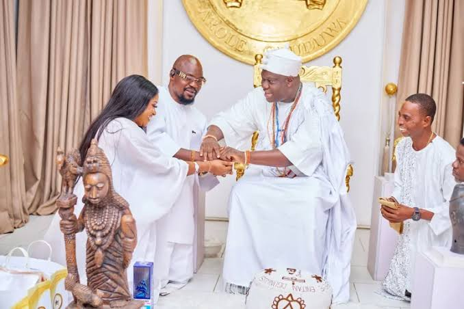 Actor Baba Ijesha ‘Over The Moon’ After Receiving Car Gift From Ooni Enitan Ogunwusi